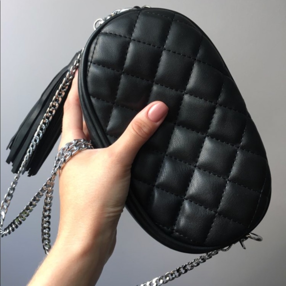 🌟NEW🌟 Vegan Leather Quilted Waist Pack - Picture 6 of 8